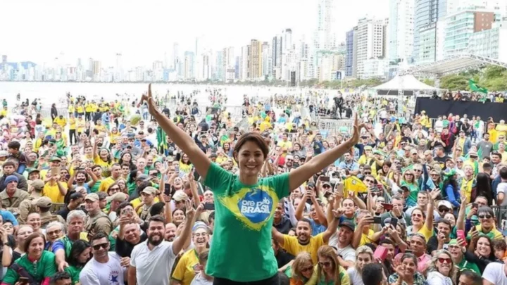 TSE decide limitar participação de Michelle em campanha de Bolsonaro