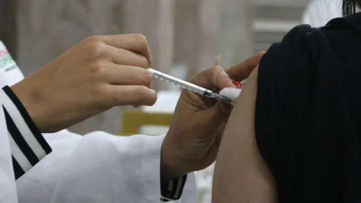 Brasil tem 16 milhões de vacinados com dose bivalente contra covid-19