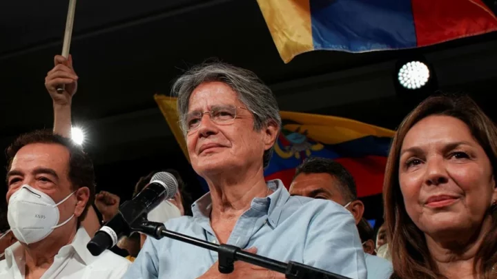 Presidente do Equador dissolve Parlamento e antecipa eleições