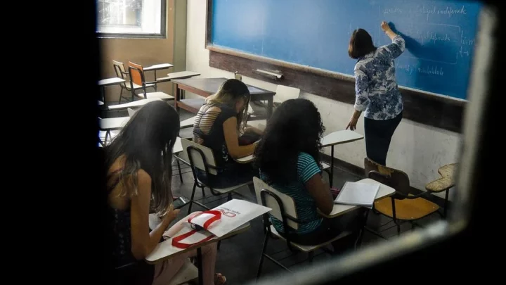 Pesquisa mostra por que brasileiros deixam escola