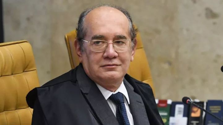 Gilmar Mendes anula arquivamento de ação contra Bolsonaro
