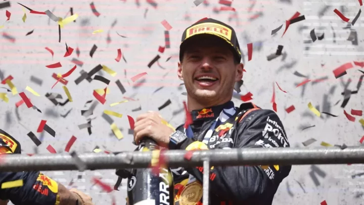 Líder do campeonato, Verstappen conquista 8ª vitória consecutiva na F1