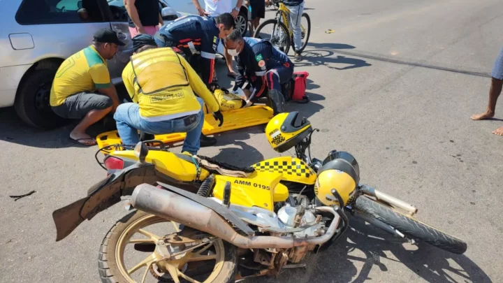 Acidente deixa mototaxista ferido em cruzamento na Avenida Abunã